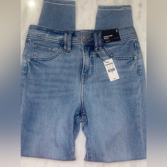 Express Mid Rise Light Wash Cropped Skinny Jeans Size 2 - Picture 5 of 9